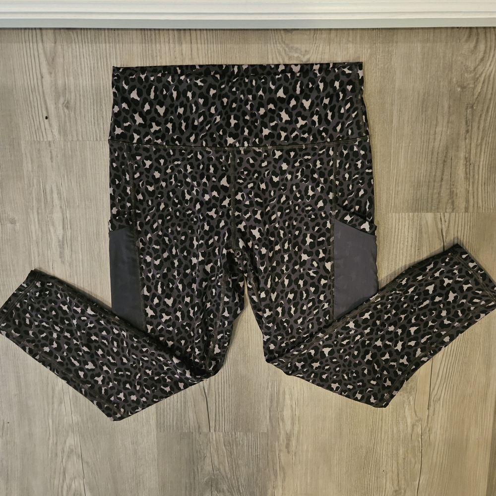 Fabletics Womens Black And Gray Patterned Leggings - image 1